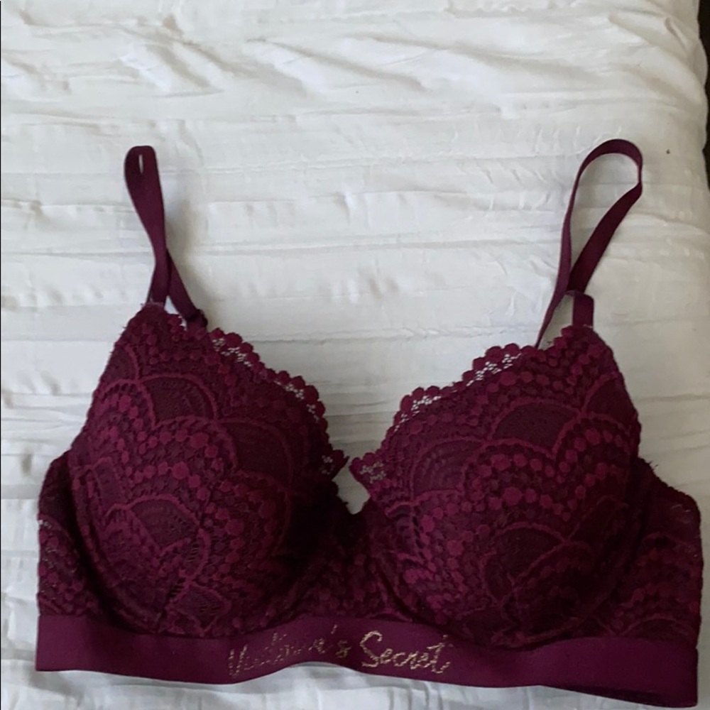 Victoria’s Secret t-shirt lightly lined Demi bra